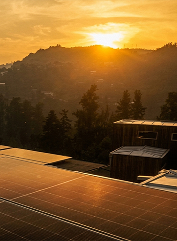 Instalación solar de vivienda desarrollada por Felipe Nieto en Lo Barnechea